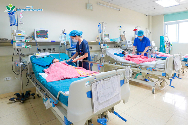 Vì sao bệnh não mô cầu ít gặp nhưng vẫn có thể bùng phát thành ổ dịch?插图 Vì sao bệnh não mô cầu ít gặp nhưng vẫn có thể bùng phát thành ổ dịch? (Ảnh: BV Nhi TƯ)