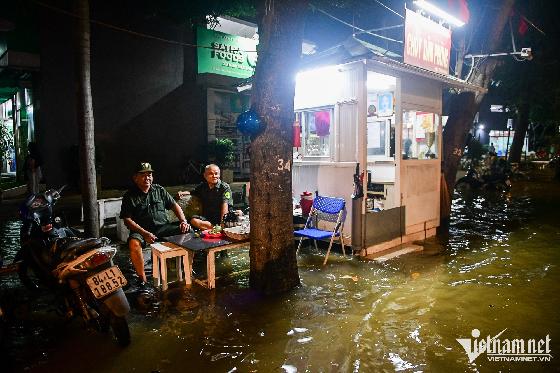 W-triều cường TPHCM   Nguyễn Huế 10.jpg
