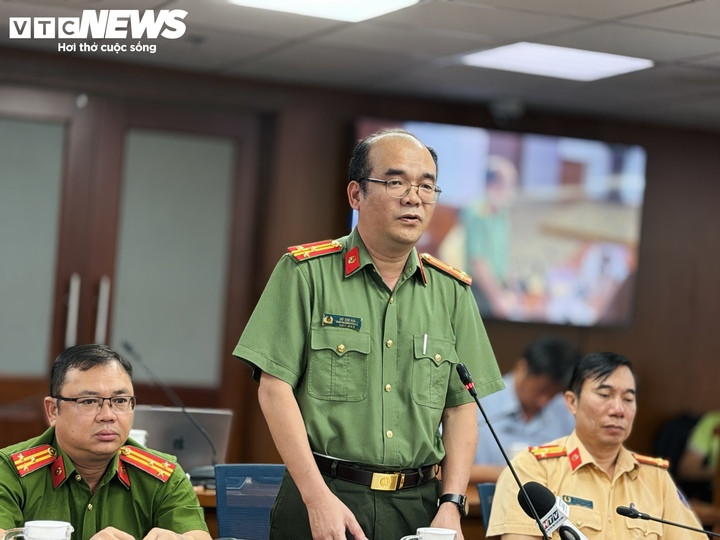 Thượng tá Hồ Thọ Hải, Phó Trưởng Phòng An ninh mạng và phòng, chống tội phạm sử dụng công nghệ cao (PA05), Công an TP.HCM thông tin tại họp báo.