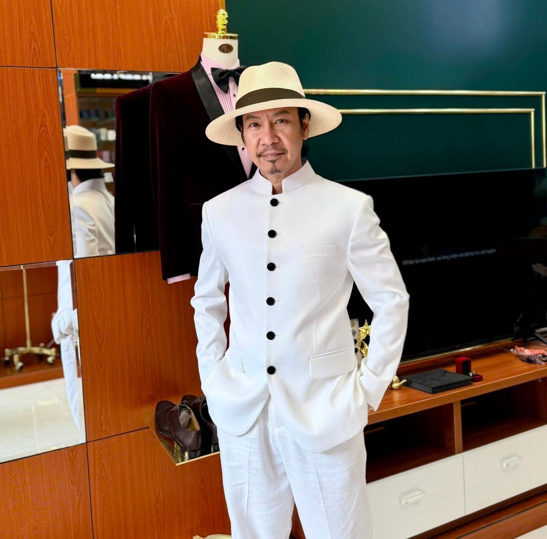 nam-nghe-si-hai-62-tuoi-ban-mi-o-my-chuan-bi-don-con-chung-voi-vo-kem-30-tuoi-1-1793257275.jpg