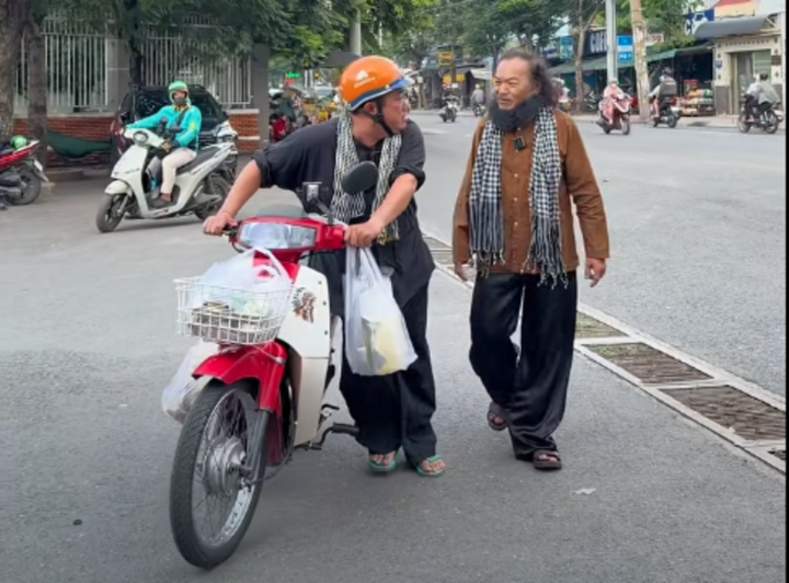 Ở tuổi U60, diễn viên Lê Quang đã rời xa màn ảnh nhiều năm, sống kín tiếng bên vợ con tại TP.HCM.
