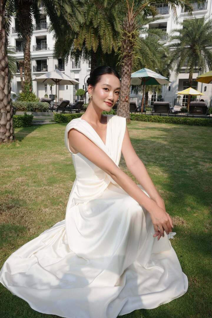 Sinh năm 1999 tại Hà Nội, Quỳnh Anh sở hữu chiều cao khoảng 1m75 cùng số đo 82-63-90 cm.