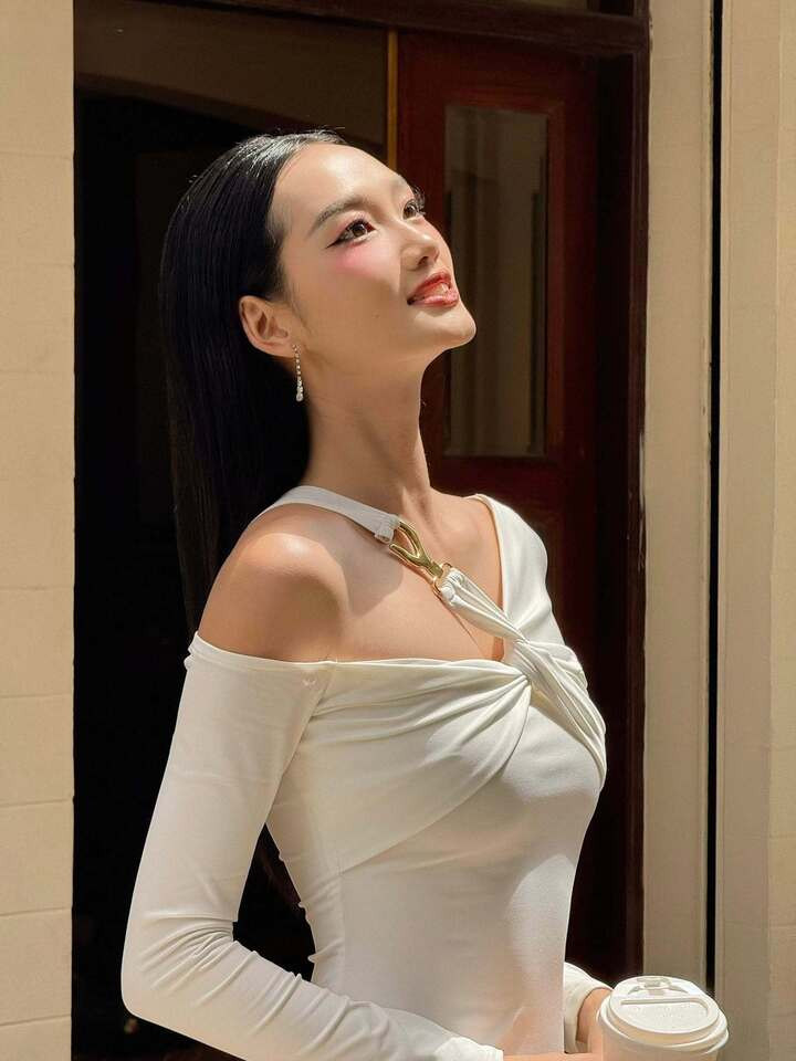Dự kiến, Quỳnh Anh sẽ đại diện Việt Nam tham dự Miss Universe lần thứ 75 tổ chức tại Puerto Rico vào tháng 11.