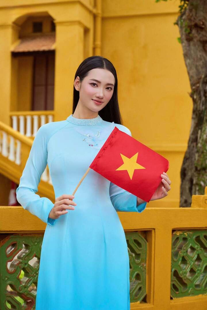 Quỳnh Anh được biết đến khi giành ngôi Á quân The Face Vietnam 2018. Năm 2019, cô lọt Top 10 Face of Asia tại Asia Model Festival. Bước ngoặt lớn đến vào năm 2021 khi Quỳnh Anh trở thành Quán quân cuộc thi quốc tế Supermodel Me. Chiến thắng tại một cuộc thi quốc tế mở ra nhiều cơ hội cho người đẹp.