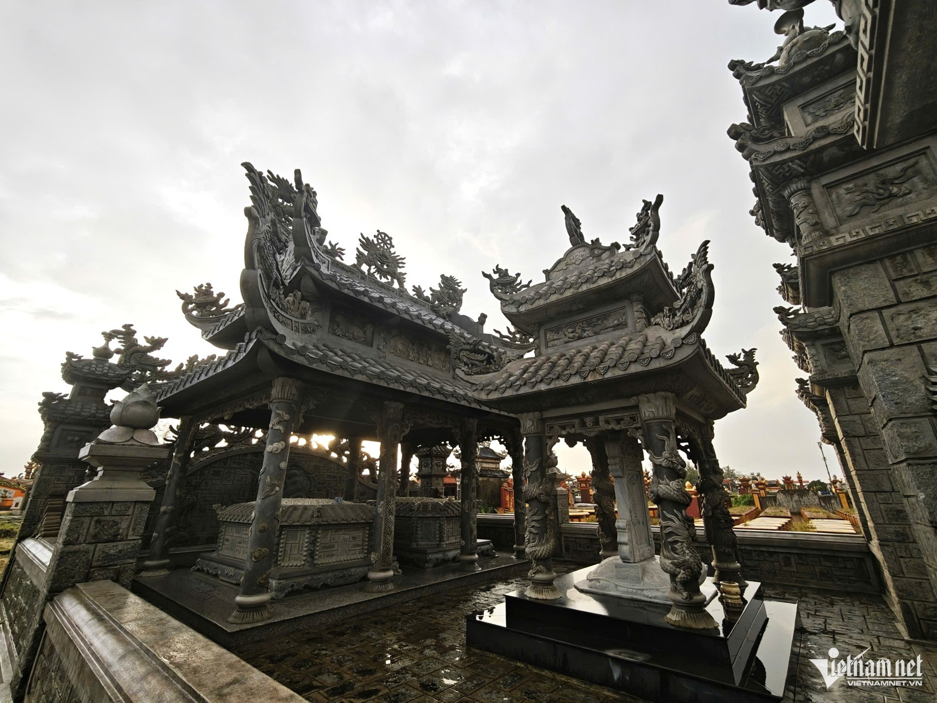 W-nghĩa trang8.jpg