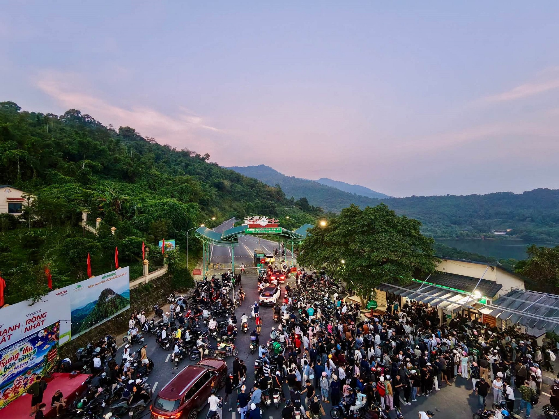 https://static-images.vnncdn.net/vps_images_publish/000001/000003/2026/10/4/vuon-quoc-gia-ba-vi-quynh-ba-vi-1952.jpg