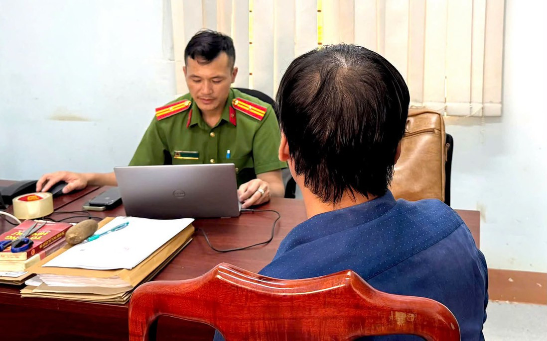 Cha dượng giả bạn trai trên TikTok, dụ dỗ rồi xâm hại bé gái 12 tuổi插图 Cha dượng giả bạn trai trên TikTok, dụ dỗ rồi xâm hại bé gái 12 tuổi插图