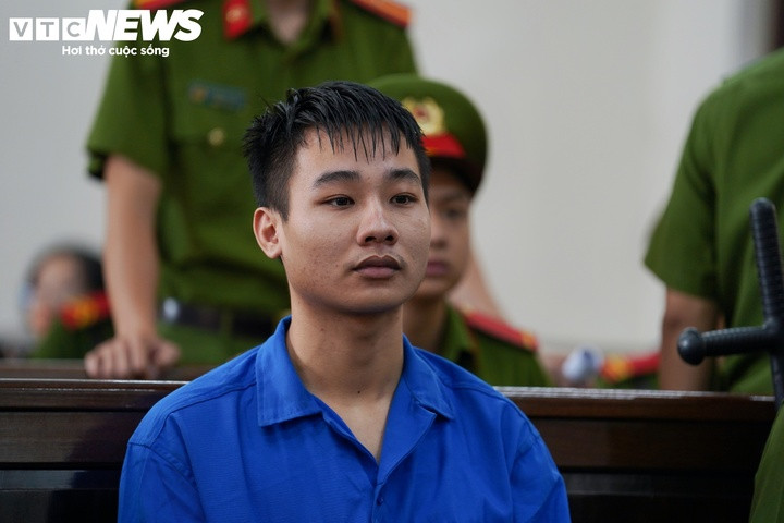 VKSND TP Đồng Nai đề nghị tử hình Nguyễn Đức Anh về tội“ Giết người”, 6-7 năm tù về tội “Sử dụng trái phép vũ khí quân dụng”, tổng hợp hình phạt tử hình tại phiên tòa. (Ảnh: Lương Ý)