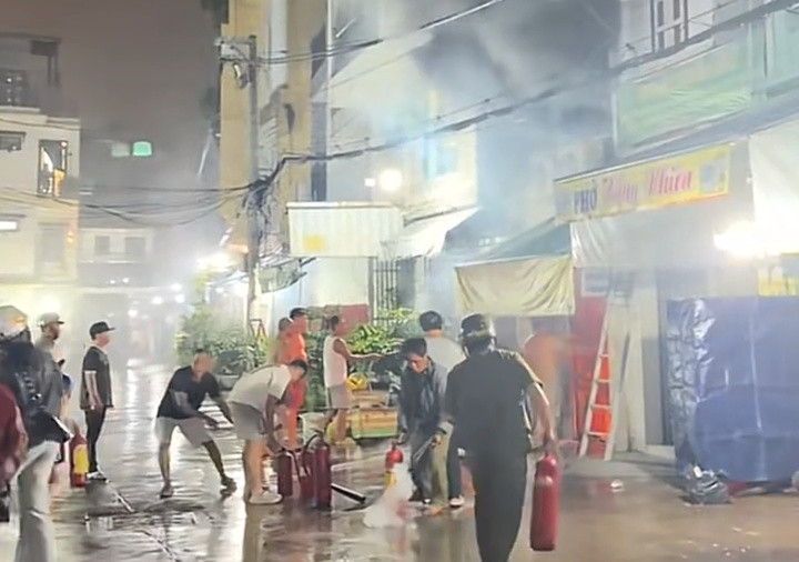 Hiện trường vụ hoả hoạn lúc rạng sáng.