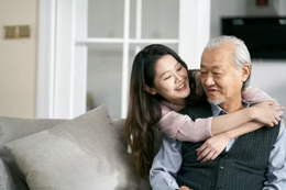 Để bố không bị bỏ lại trong nỗi cô đơn khi mẹ ra đi- Ảnh 1.