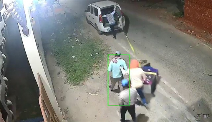 Đột kích cây ATM giữa đêm: Kẻ gian dùng ô tô kéo lê két sắt tẩu thoát插图1 atm-1791440842.png