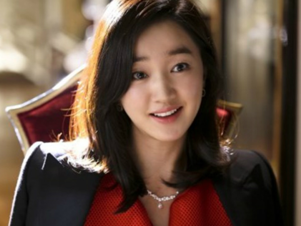 Sự thật đằng sau bộ trang sức 2 tỷ người vợ mang trên người ngày chấm dứt hôn nhân - Ảnh 1