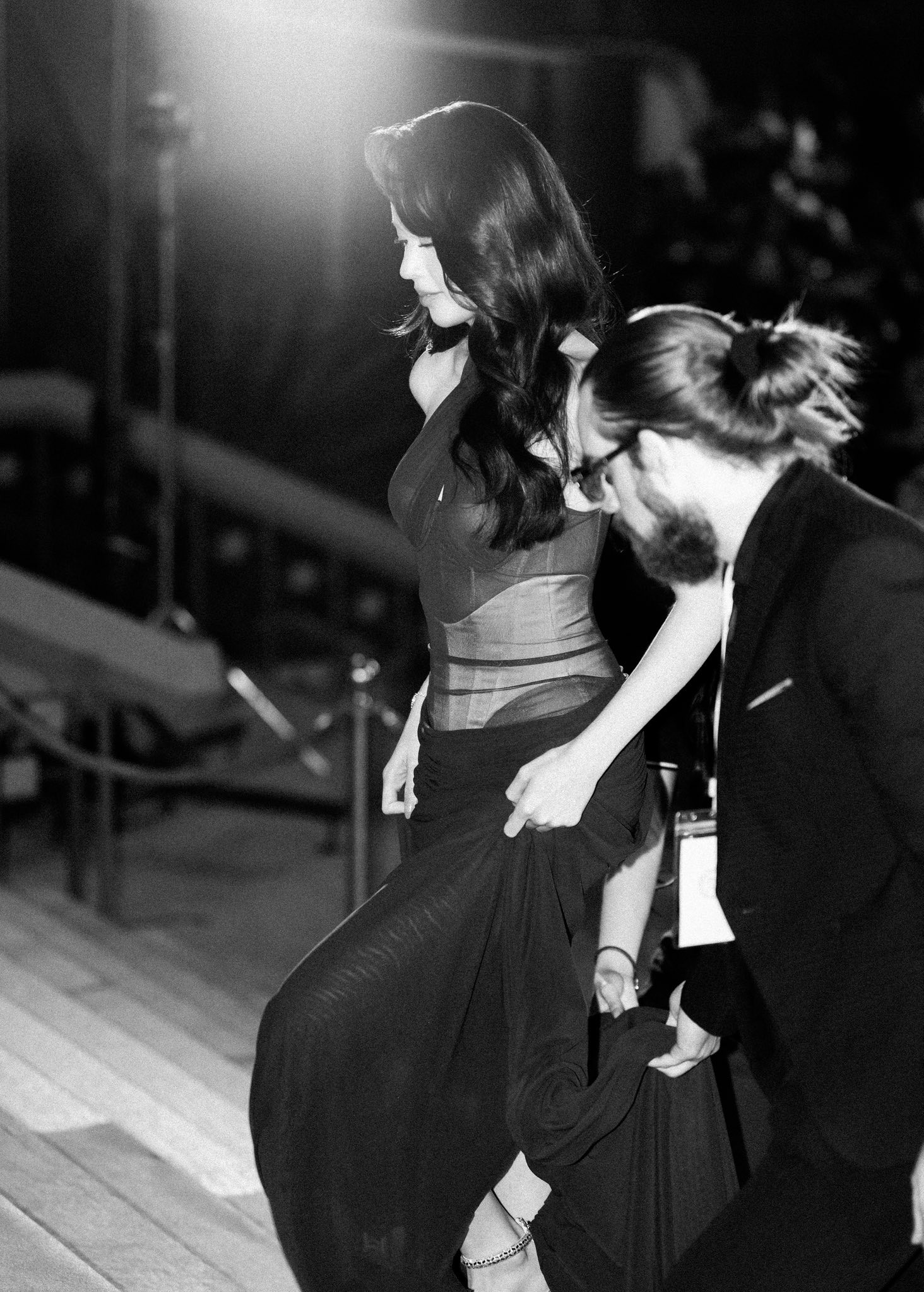 Nàng hậu Đà Nẵng thanh thủy gây sốt với trang phục nửa kín nửa hở quyến rũ - Ảnh 1.