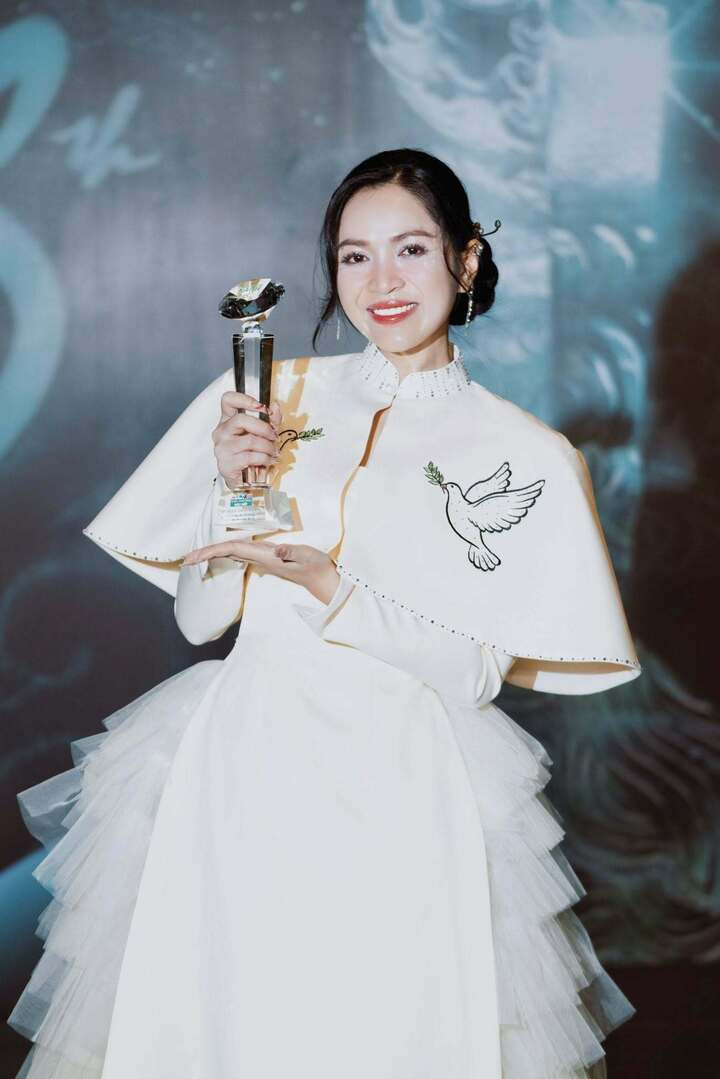 Ca sĩ Duyên Quỳnh.