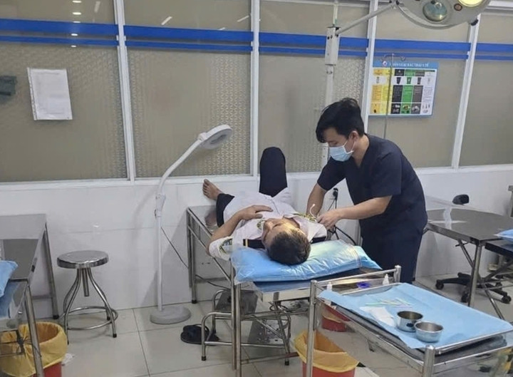 Người bảo vệ bị đánh nhập viện. (Ảnh: B.L)