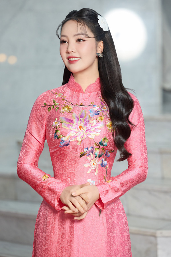BTV Thụy Vân rạng rỡ trên sóng truyền hình quốc gia với áo dài của NTK Ngọc Lan插图4 BTV Thụy Vân rạng rỡ trên sóng truyền hình quốc gia với áo dài của NTK Ngọc Lan - Ảnh 6.