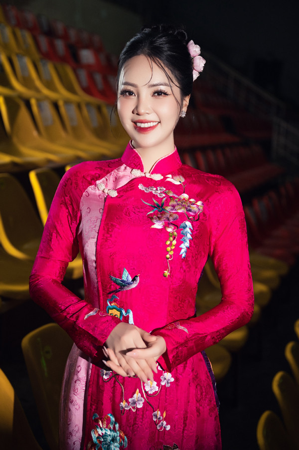 BTV Thụy Vân rạng rỡ trên sóng truyền hình quốc gia với áo dài của NTK Ngọc Lan插图1 BTV Thụy Vân rạng rỡ trên sóng truyền hình quốc gia với áo dài của NTK Ngọc Lan - Ảnh 3.