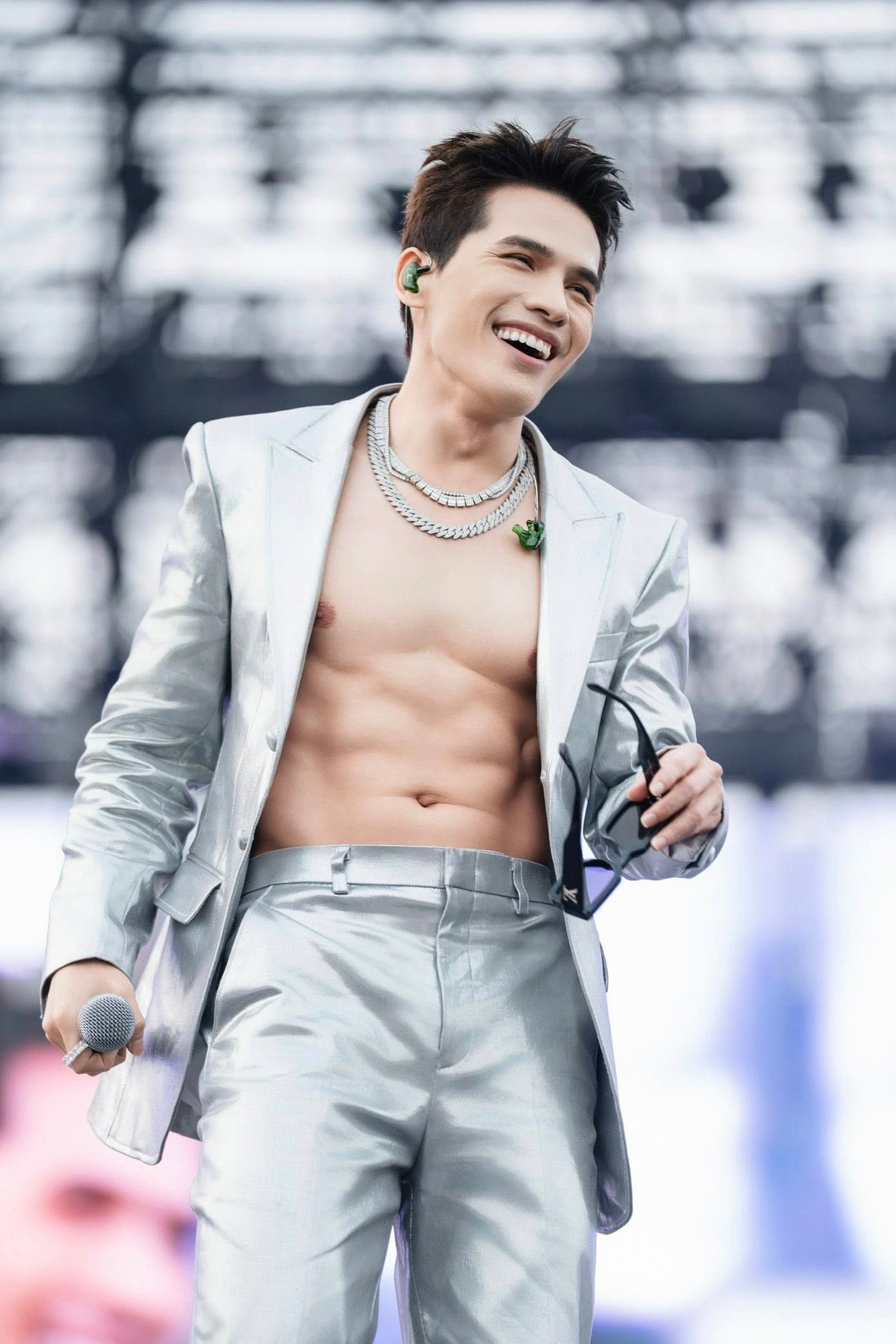 Ca sĩ Việt nào cận kề ngưỡng cát-xê một tỷ đồng/show插图6 602323763-1442890424506837-5925474446333351480-n.jpg