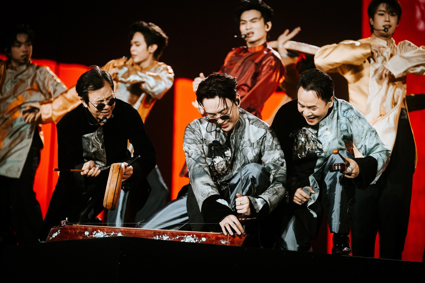 Ca sĩ Việt nào cận kề ngưỡng cát-xê một tỷ đồng/show插图4 588899782-1430389265113967-5469813920178380636-n.jpg