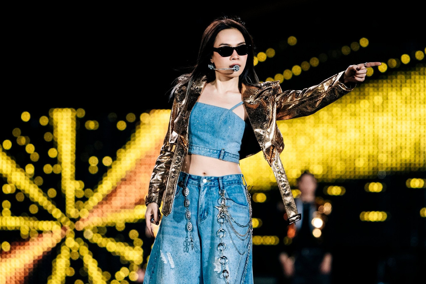 Ca sĩ Việt nào cận kề ngưỡng cát-xê một tỷ đồng/show插图7 607702085-1398015565038390-6459622451095320937-n.jpg