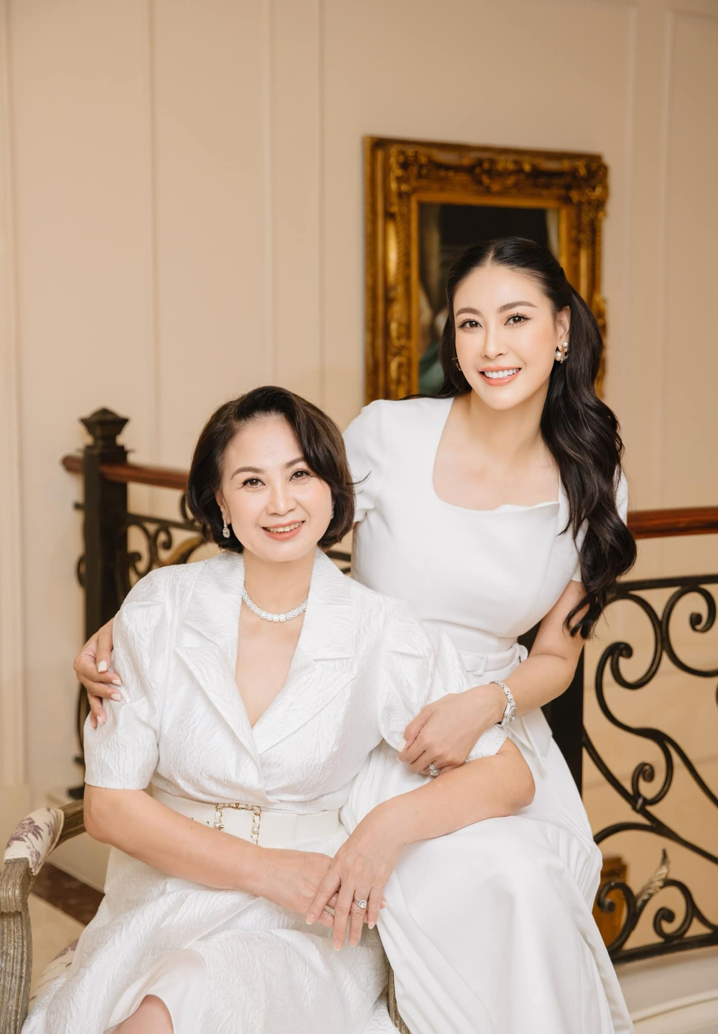 Hà Kiều Anh gói bánh chưng ở Mỹ, đón Tết cùng bố mẹ - Ảnh 3.