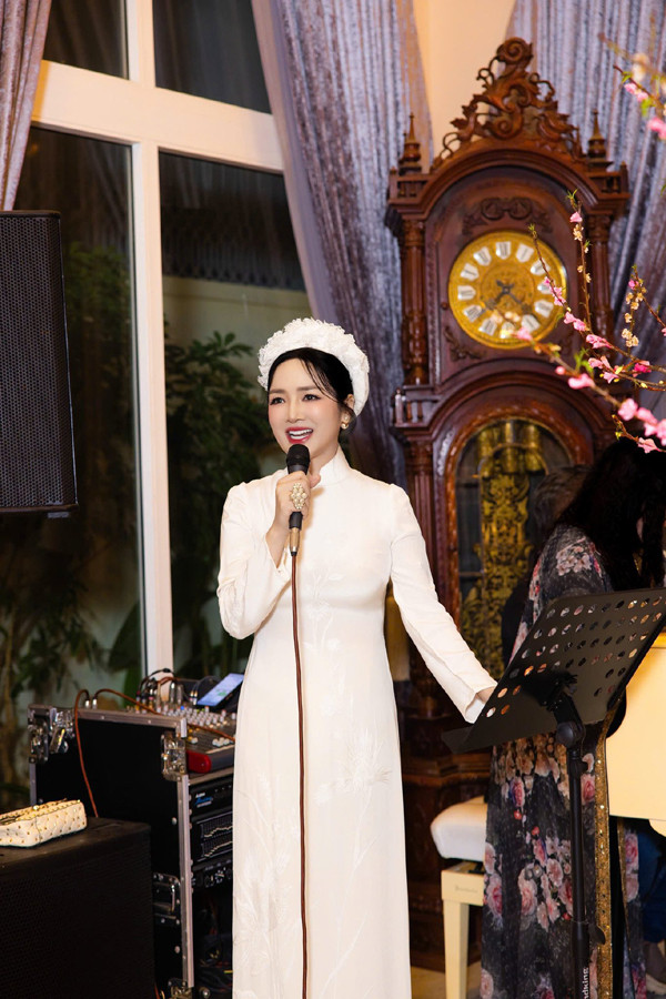 Không khí Tết rộn ràng trong bữa tiệc tất niên ở biệt thự 1000m2 của Giáng My - Ảnh 2.