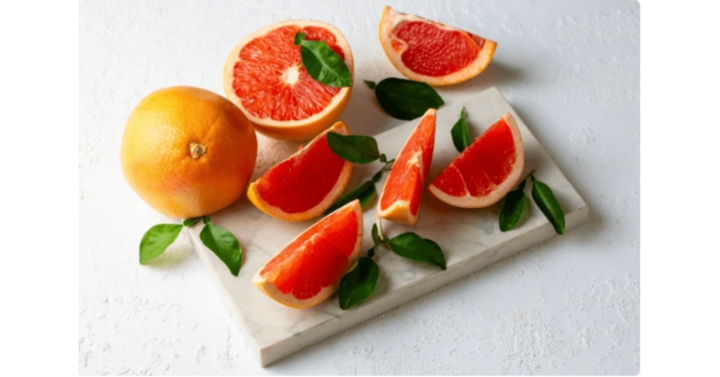 Trái cây ít ngọt giúp bổ sung vitamin, tạo cảm giác no lâu và hạn chế ăn đồ ngọt ngày Tết (Ảnh:Shutterstock)