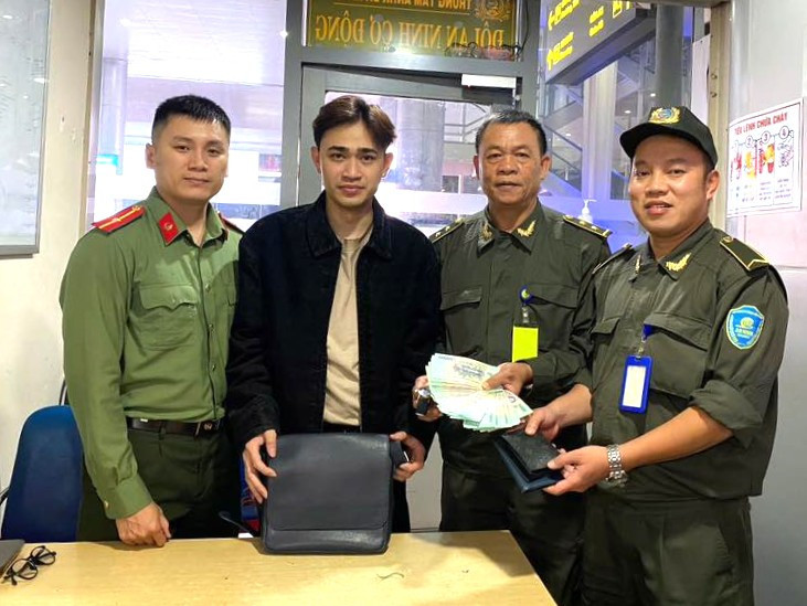 Nhặt được túi xách đầy tiền và đồng hồ hàng hiệu ở sân bay Đà Nẵng插图 633288713_122281161128242364_6285036544259094142_n.jpg
