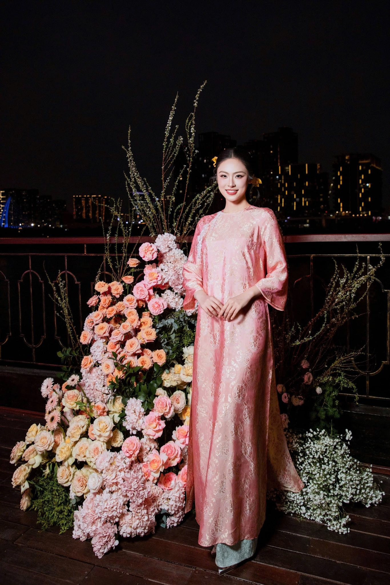 Top 3 Hoa hậu Việt Nam 2024 thướt tha cùng áo dài đón Tết Bính Ngọ 2026插图5 van-nhi.jpg