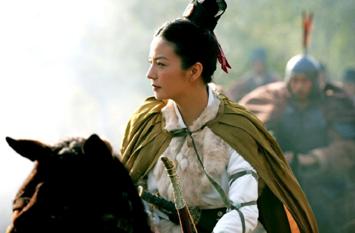 Triệu Vy vào vai Tôn Thượng Hương - em gái Tôn Quyền - trong phim