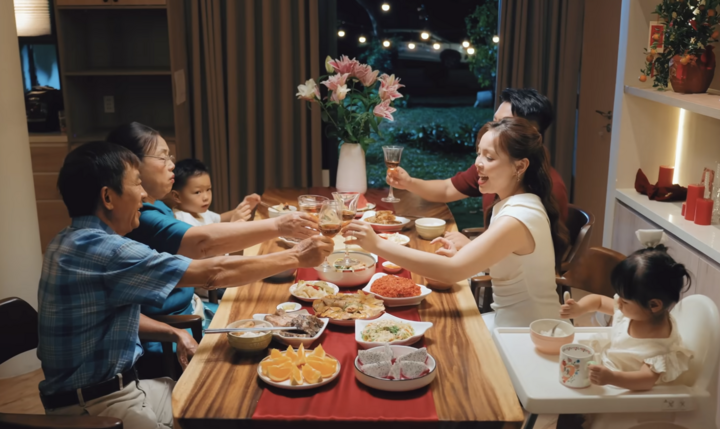 Những kinh nghiệm ăn Tết quê chồng của Trinh Phạm được xem là cẩm nang cho dâu mới. (Ảnh: Trinh Phạm Family)