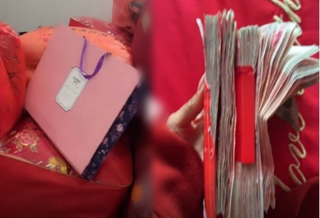 Mang hồi môn dày cộp lên xe hoa, cô dâu bật khóc tố nhà chồng 'ki bo'插图 Mang hồi môn dày cộp lên xe hoa, cô dâu bật khóc tố nhà chồng 'ki bo' - Ảnh 1.