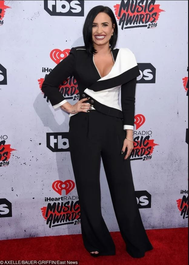 8 mẹo ăn mặc thông minh giúp bạn giấu bụng mỡ, chân dài miên man - Ảnh 4