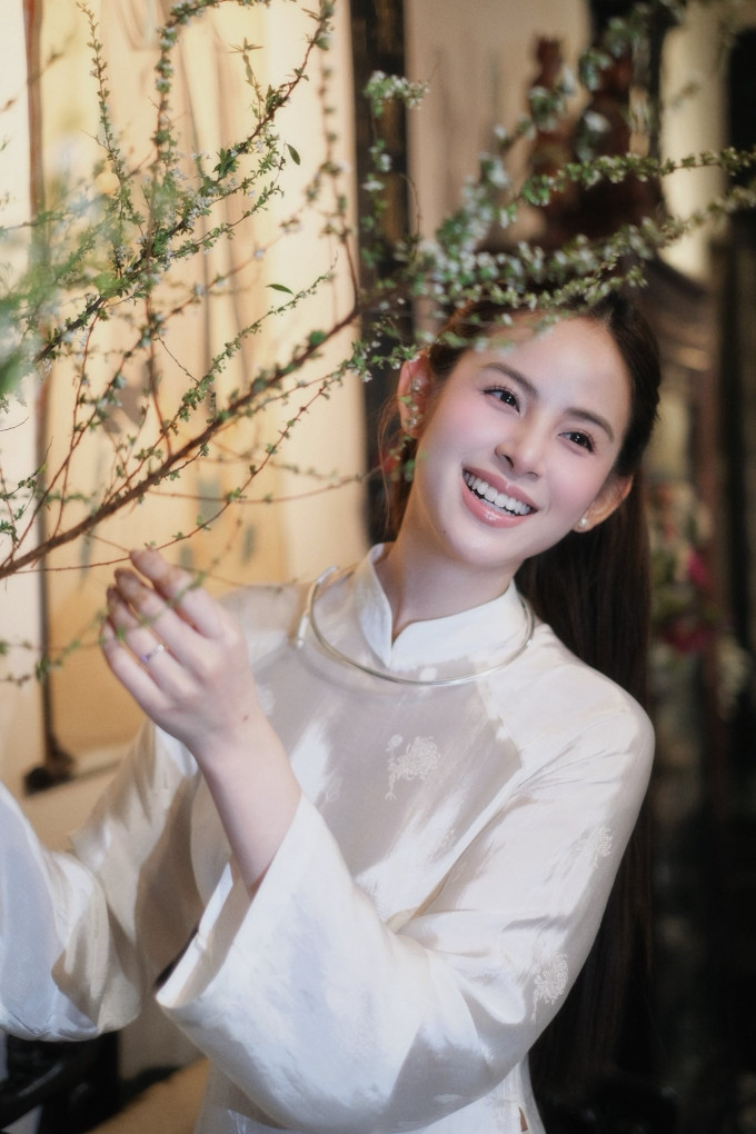 Cách giữ hoa tươi lâu của 'nàng dâu hào môn' Hương Liên khiến chị em thích thú vì đơn giản - Ảnh 1.