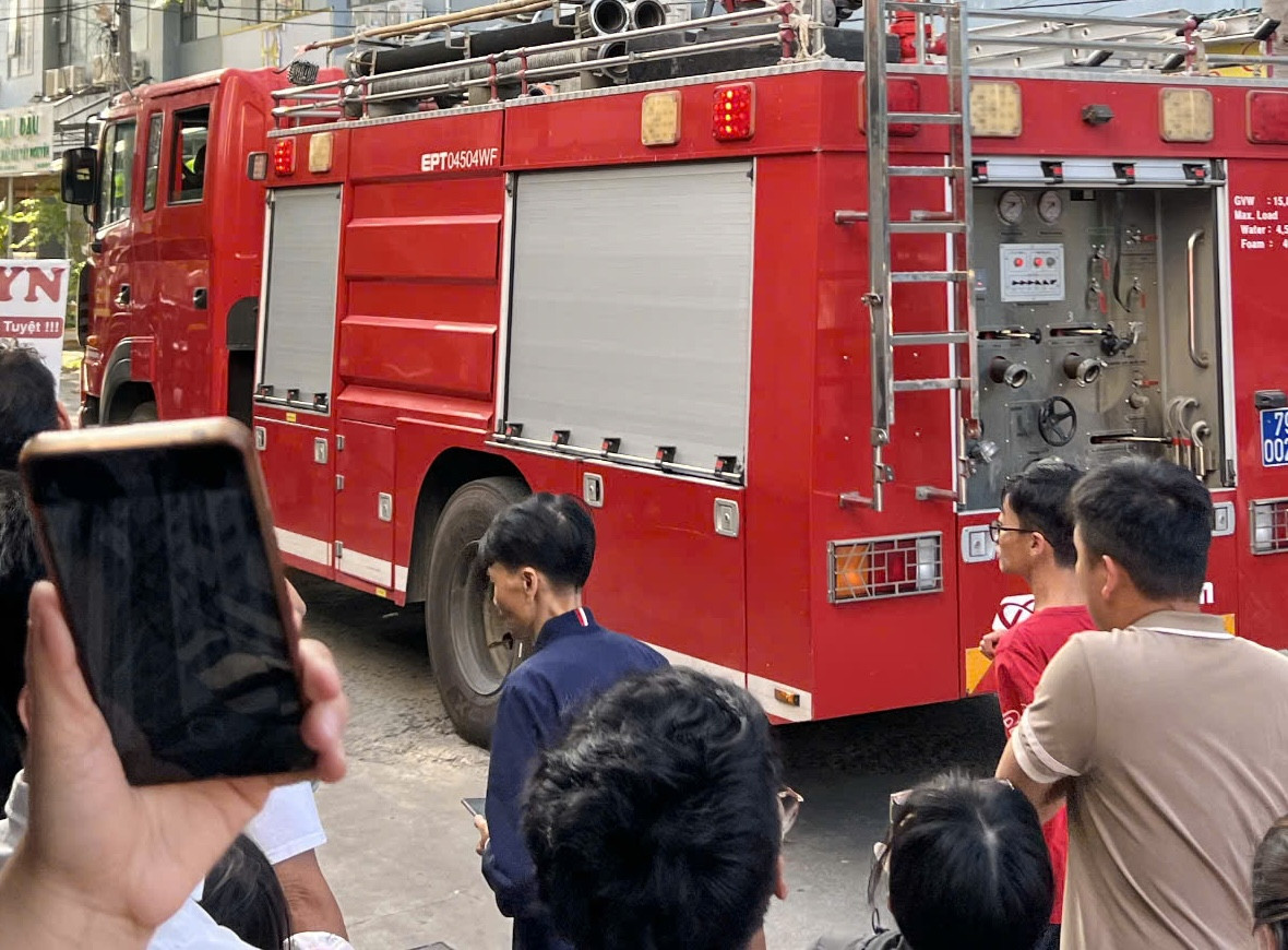 Cháy chung cư ở Nha Trang , 2 người tử vong trong vụ hỏa hoạn nghiêm trọng - Ảnh 3.