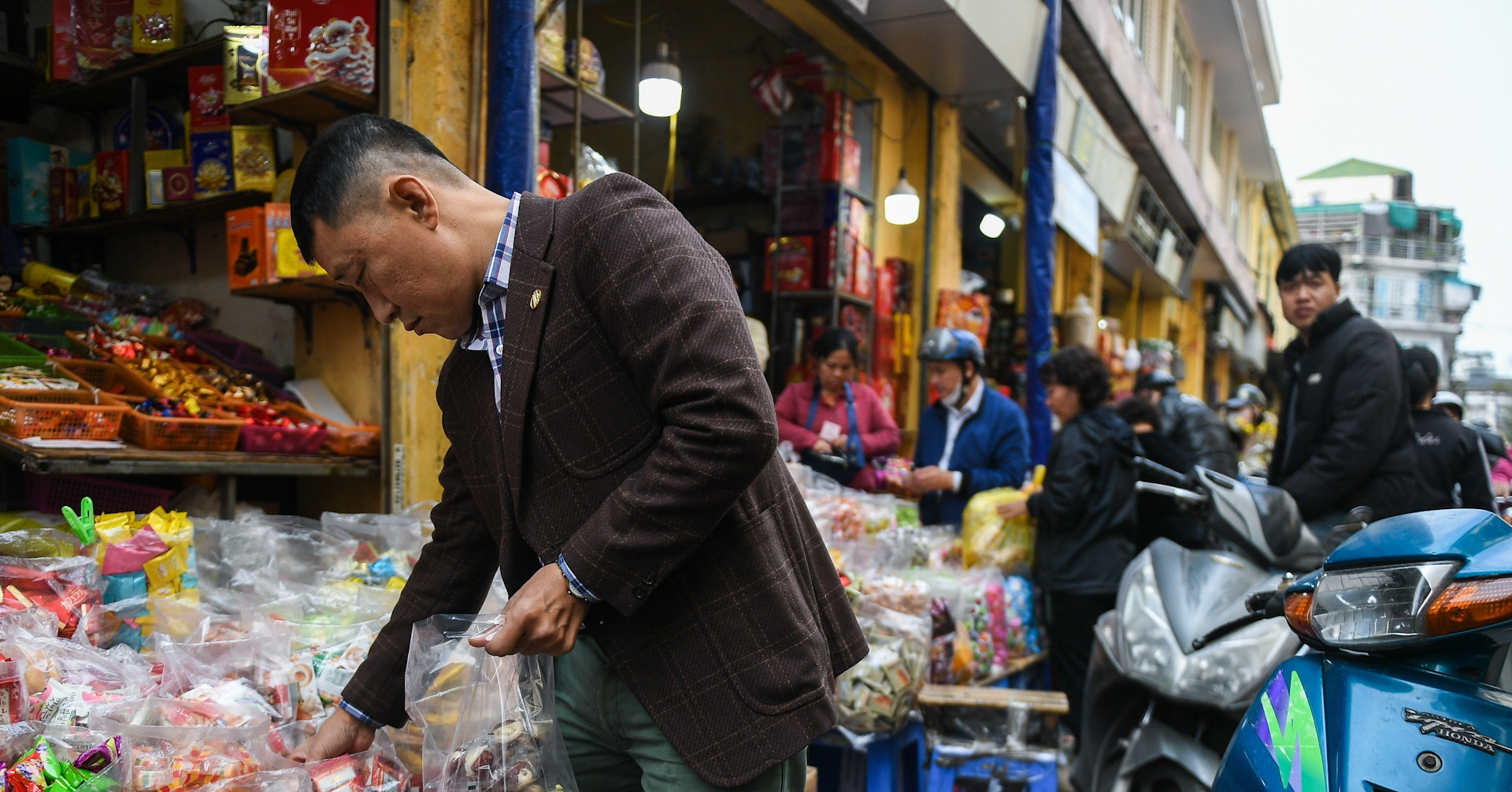 Giữa cao điểm sát Tết 2026, tiểu thương bất ngờ xả đào, quất thu hồi vốn插图3