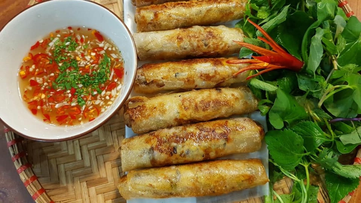 Quên cách rán nem cũ đi, thêm 1 bước này nem sẽ vàng giòn, không bao giờ bị ỉu để mâm cỗ Tết thêm hoàn hảo - Ảnh 2