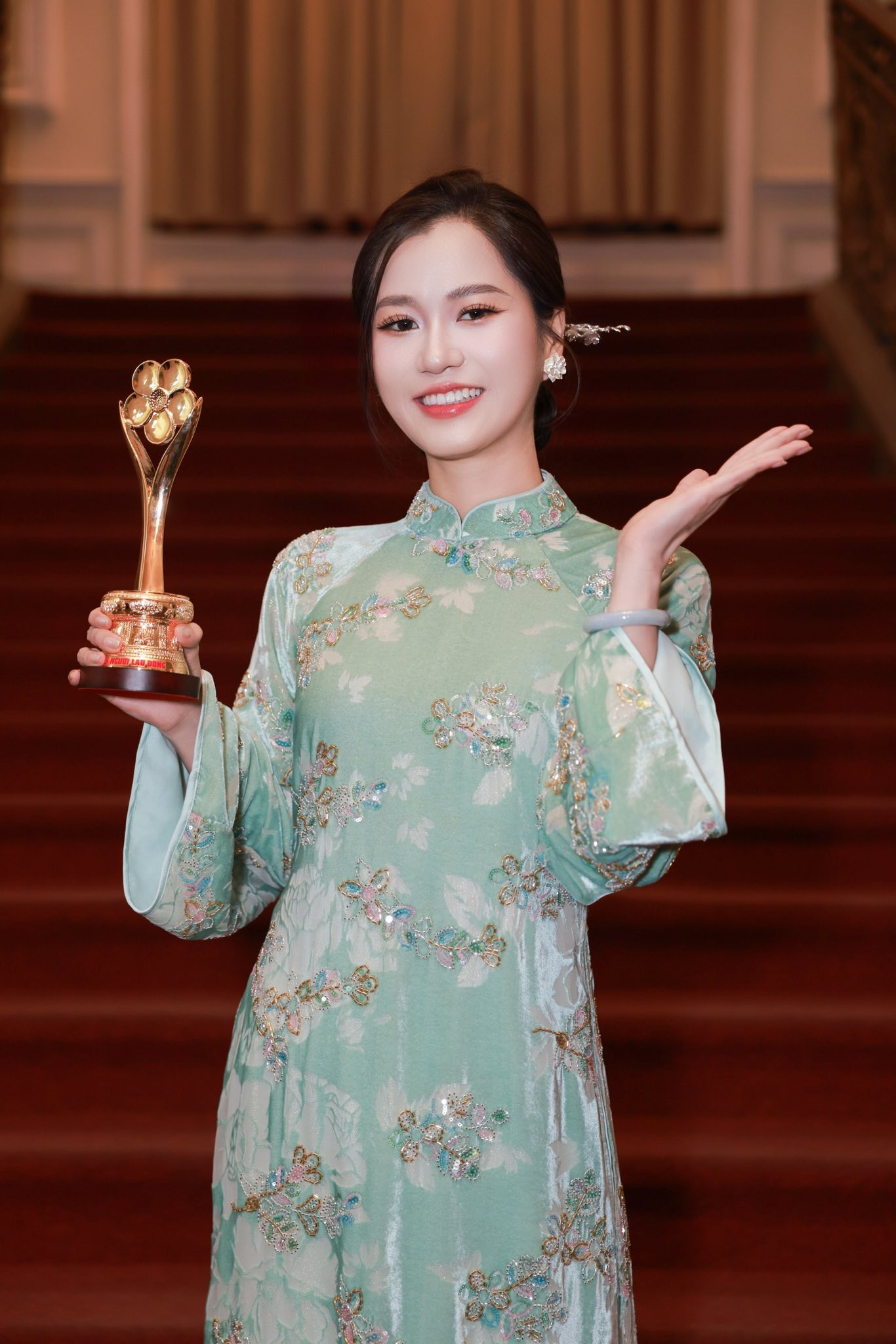 Tin vui ở tuổi 37 của Lâm Vỹ Dạ插图1 Lâm Vỹ Dạ tỏa sáng ở tuổi 37 với nhiều dự án giải trí hấp dẫn trong Tết 2026 - Ảnh 2.