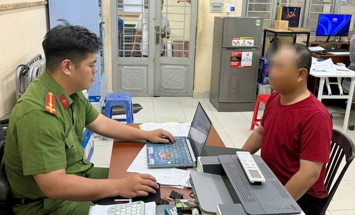 Công an TP.HCM triệu tập bảo vệ hăm dọa tài xế Xanh SM插图 Bảo vệ khu đô thị chửi bới, hăm dọa tài xế xe công nghệ Xanh SM tại cơ quan điều tra.