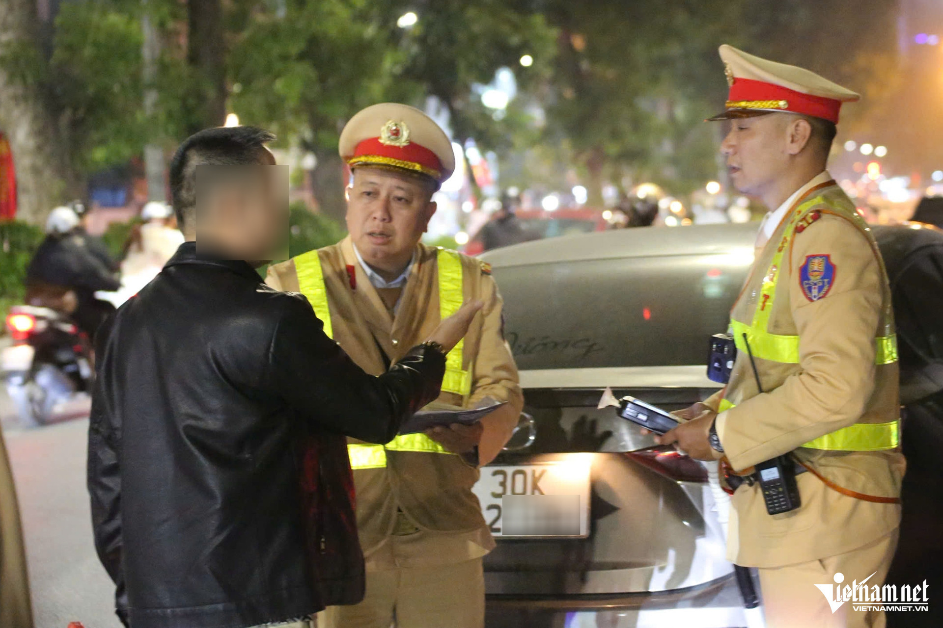 Hà Nội ra quân kiểm tra nồng độ cồn, xử phạt 85 tài xế插图1 W-z7532644803165_b20636937ed1959ff600efcceef361bc.jpg