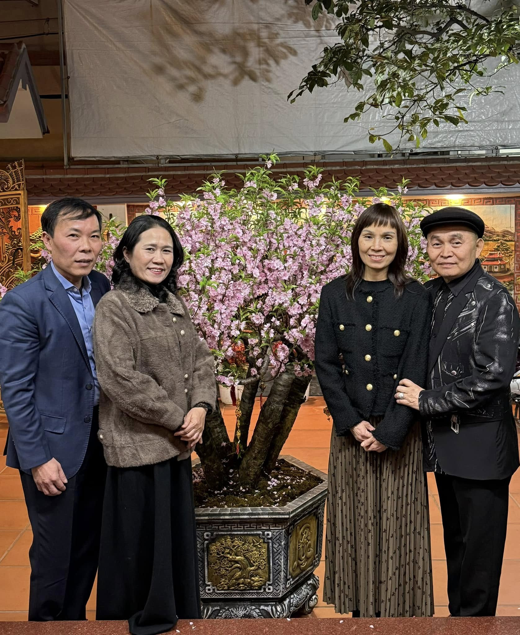 Xuân Hinh tuổi xế chiều yêu chiều vợ như 'vua chúa' vì sợ vợ bỏ đi - Ảnh 5.