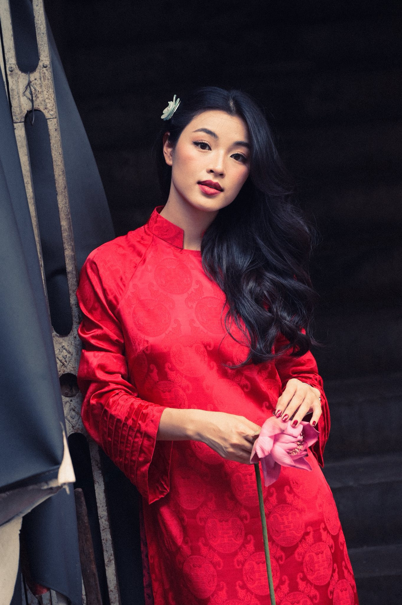 Vợ sắp cưới của nhạc trưởng Dustin Tiêu diện áo dài đỏ gây thương nhớ - Ảnh 7.