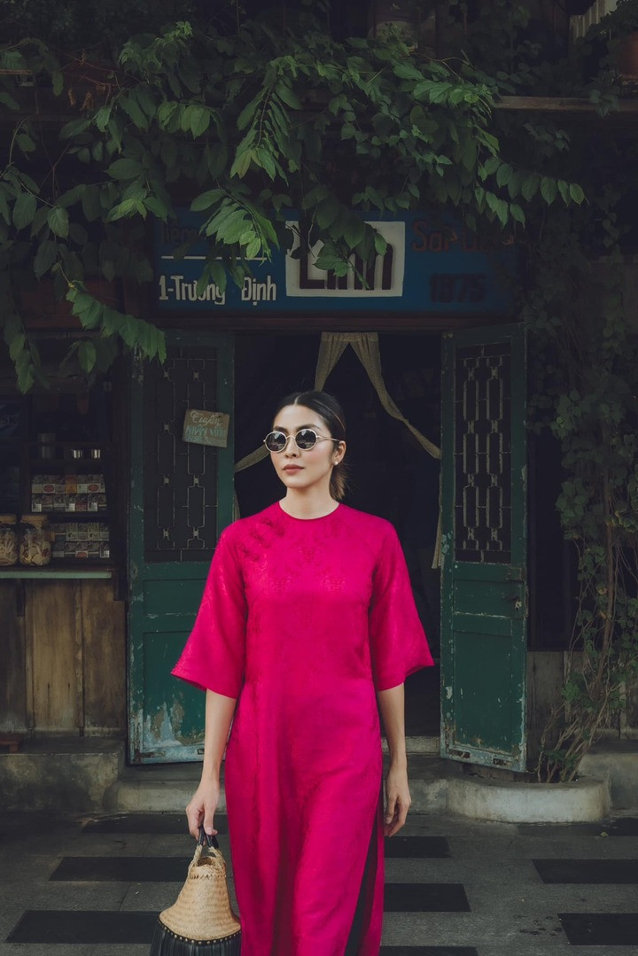 Tuổi Ngọ ưu tiên các gam màu đỏ, cam, hồng hoặc xanh lá. (Ảnh: Tăng Thanh Hà)