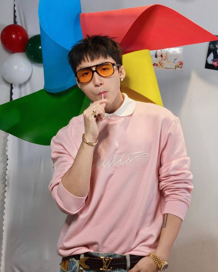 Trang phục mang sắc pastel cũng phù hợp với không khí Tết. (Ảnh: Sơn Tùng MTP)