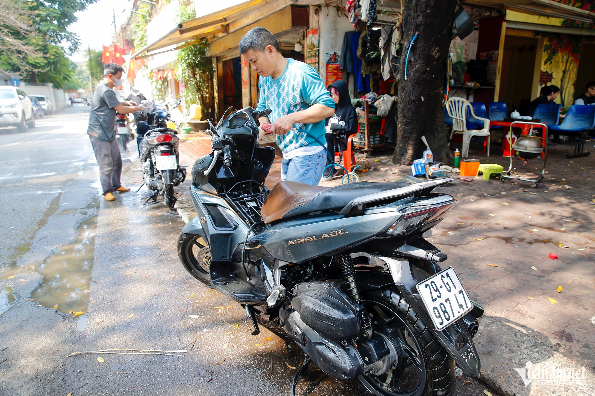 Hà Nội: Rửa ô tô 'chém' khách giá từ 200.000 nhưng không dọn nội thất插图1 ruaxeoto1.jpg