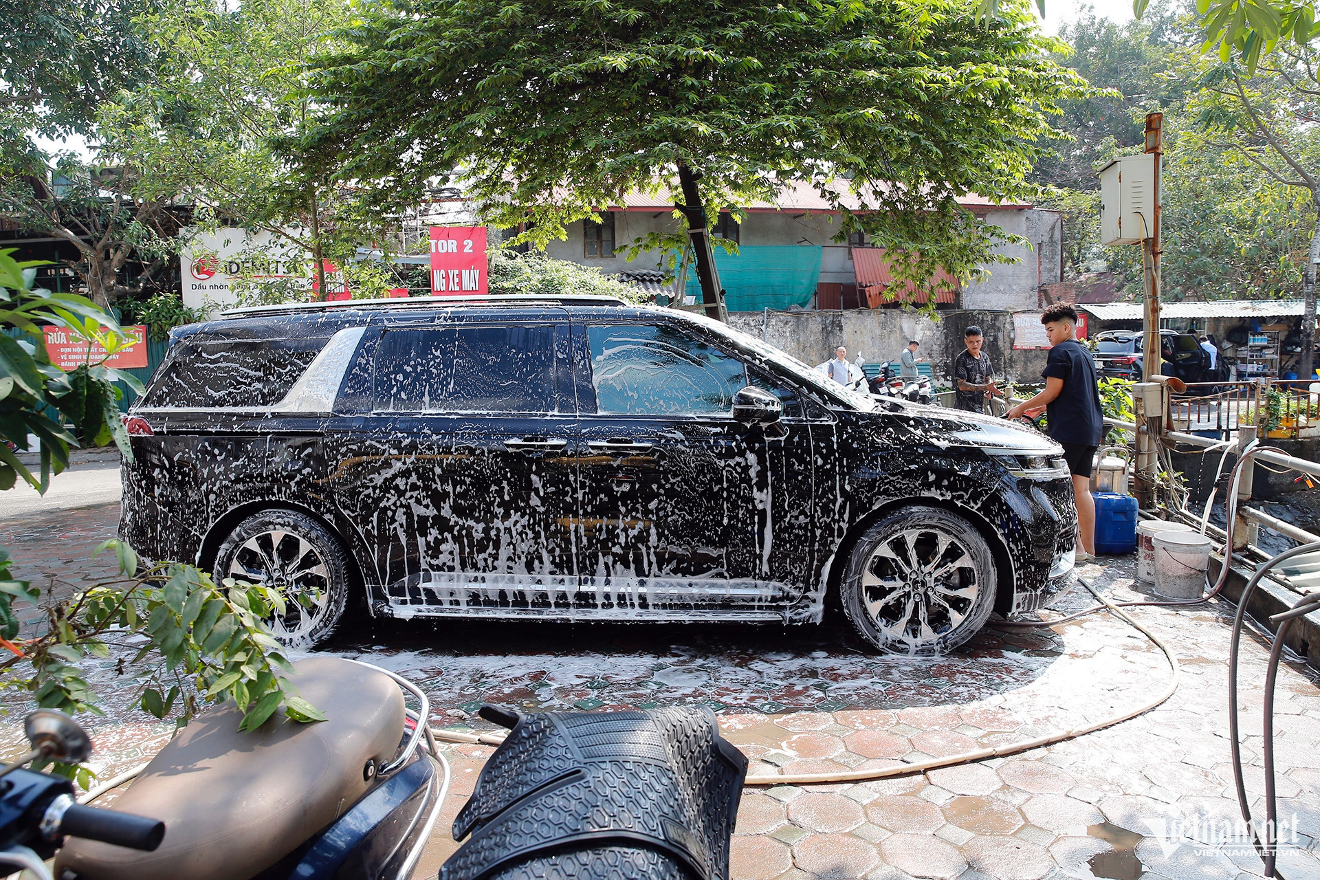 Hà Nội: Rửa ô tô 'chém' khách giá từ 200.000 nhưng không dọn nội thất插图4 ruaxeoto4.jpg