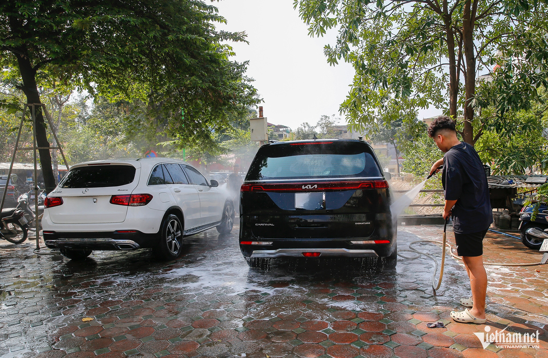 Hà Nội: Rửa ô tô 'chém' khách giá từ 200.000 nhưng không dọn nội thất插图5 ruaxeoto5.jpg