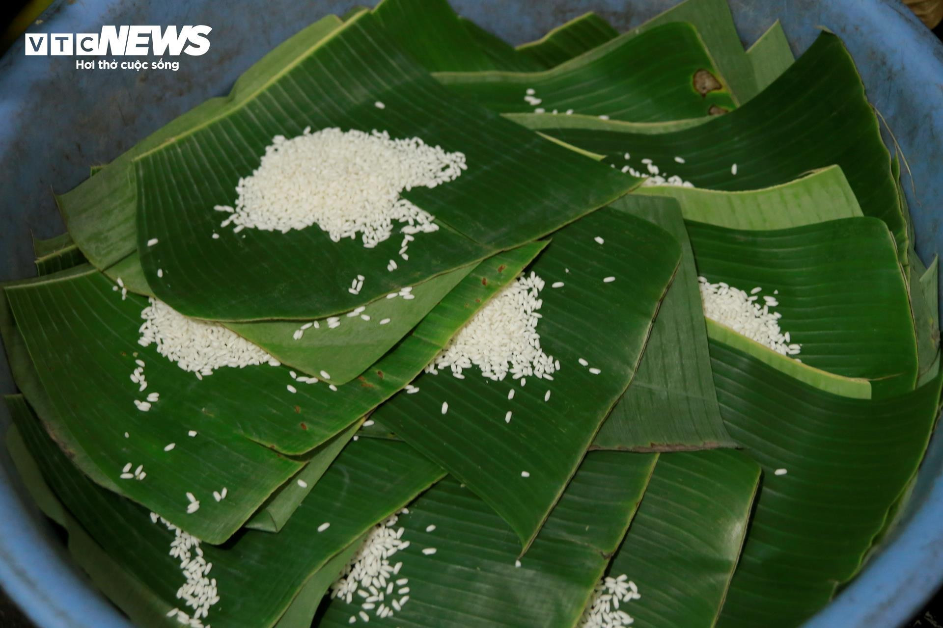 Thủ phủ nghề làm bánh chưng ngon nức tiếng xứ Huế tất bật ngày cận Tết - 3