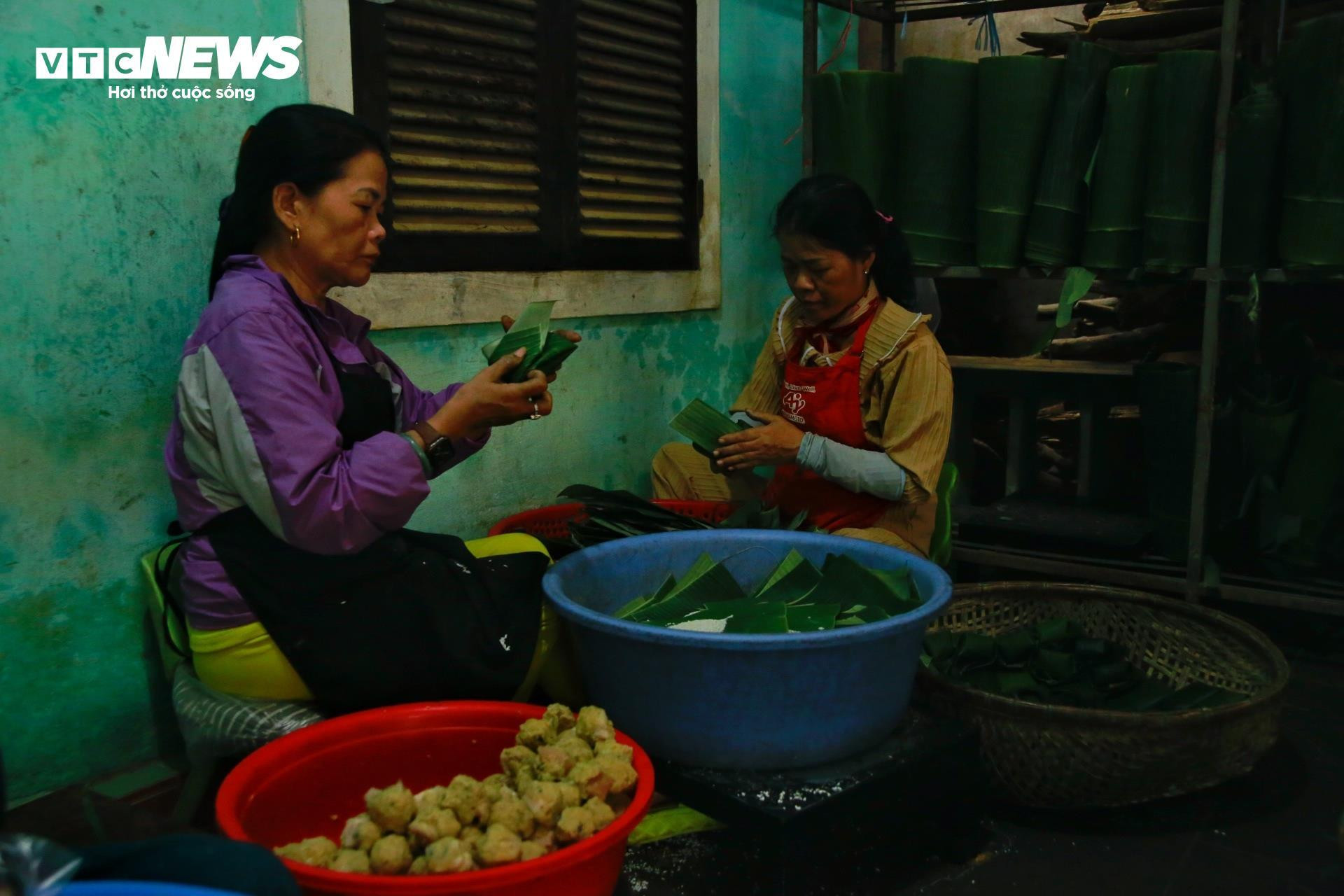 Thủ phủ nghề làm bánh chưng ngon nức tiếng xứ Huế tất bật ngày cận Tết - 9