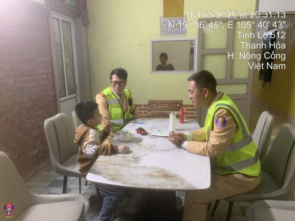 Bé trai 11 tuổi đi lạc trên cao tốc trong đêm giao thừa- Ảnh 2.